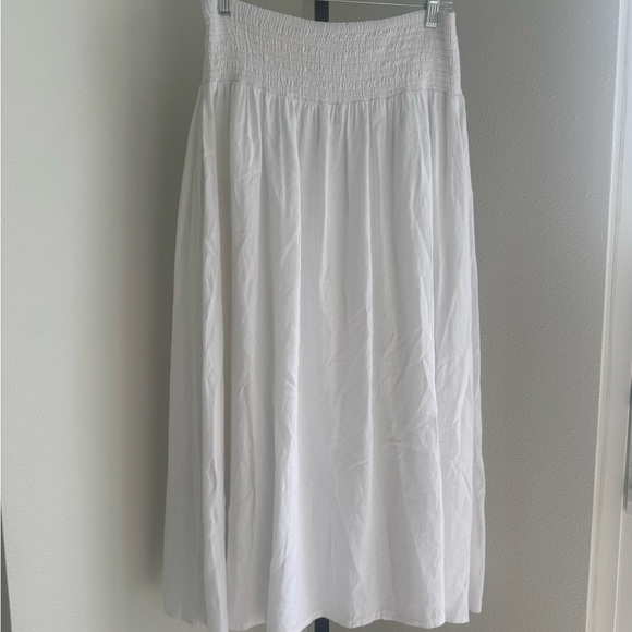 Elegant White Women's Skirt - Picture 4 of 5